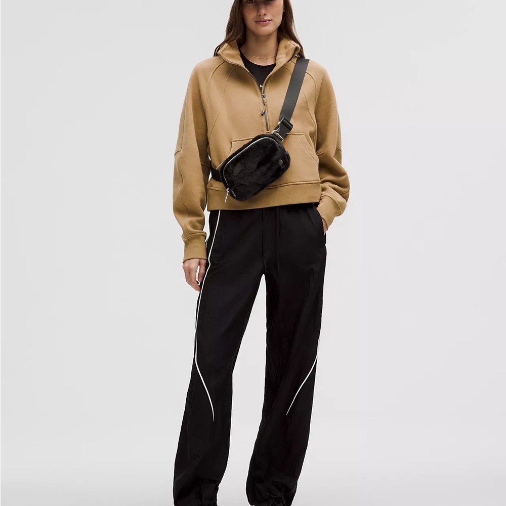 Lululemon Everywhere Belt Bag Plush Fleece Black - Picture 6 of 7